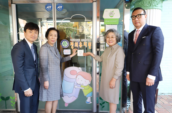 (좌측부터)충‧치예방연구회 이병진 공동회장, 정의유치원 김영희 원장, 치위협 황윤숙 협회장, 롯데웰푸드 배성우 상무