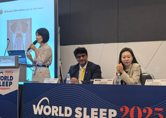 소아 폐쇄성 수면무호흡증(OSA) 환아의 두개안면형 연구 결과를 발표하고 있는 김수정 교수(맨왼쪽)